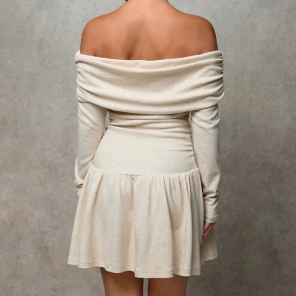 Women's Solid Color Off-Shoulder Ruffle Pleated Elegant Long Sleeve Dress - Picture 4 of 6